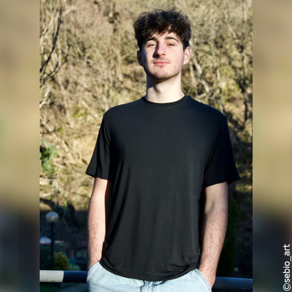 T-Shirt uomo Carbonio. Colore nero. Manica corta